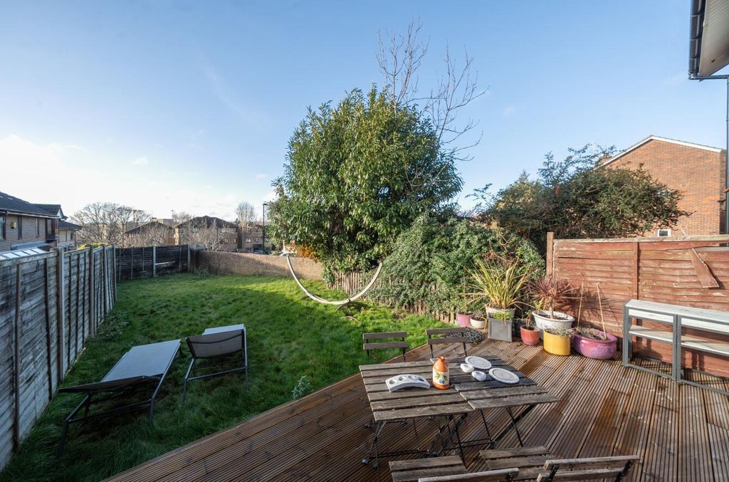 Property photo 2 of 12 Garden.Jpg