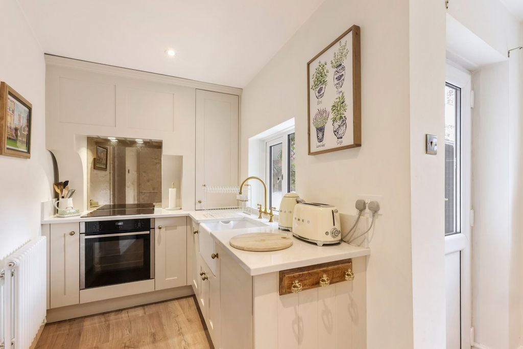 Property photo 3 of 21