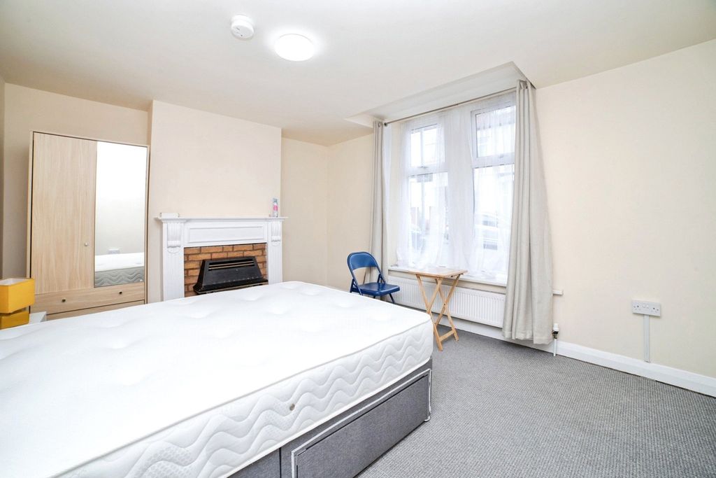 Property photo 2 of 17 Front Room Gf