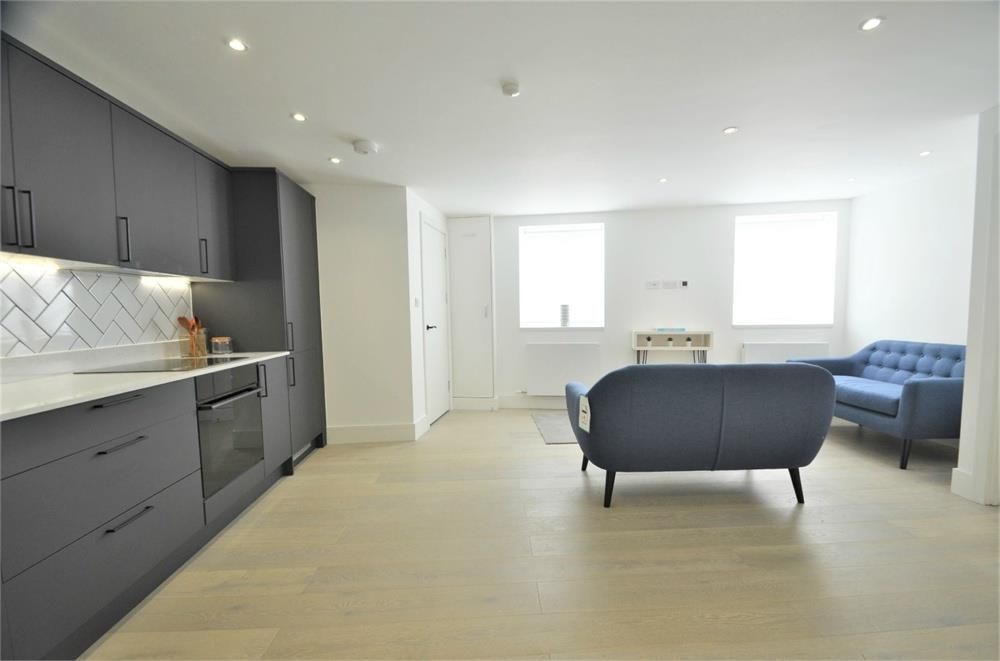 Property photo 3 of 6 1