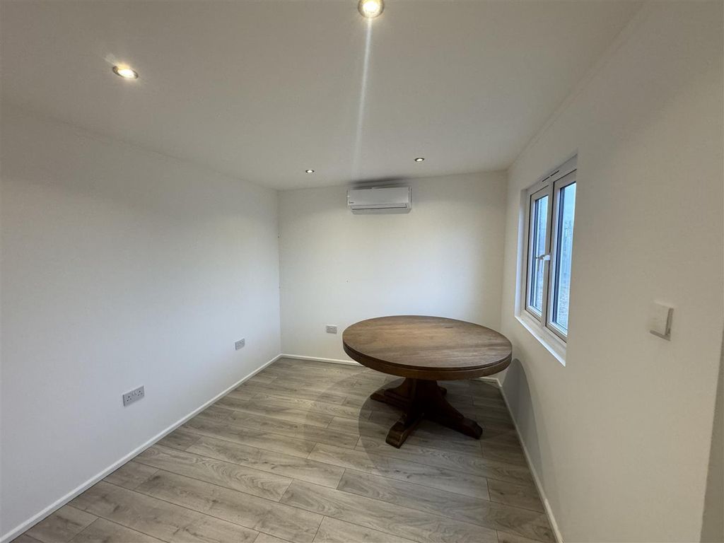 Property photo 3 of 12 Image00015.Jpeg