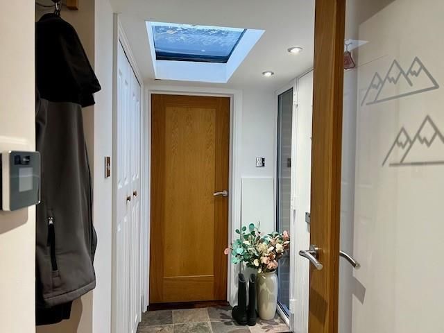 Property photo 2 of 16 Hallway.Jpg