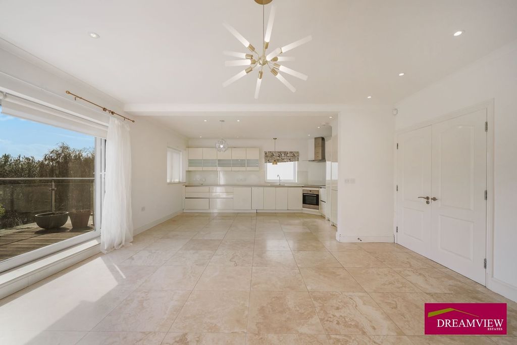 Property photo 2 of 16 Gallery