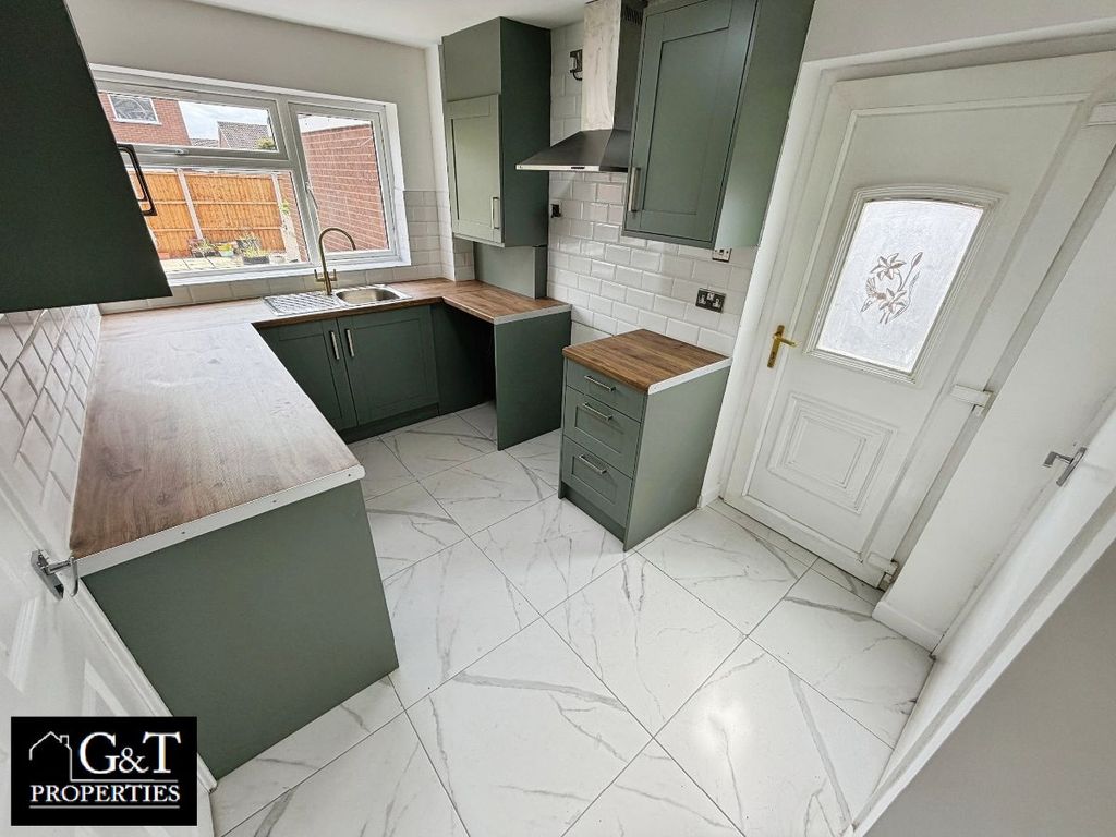 Property photo 3 of 23 Kitchen