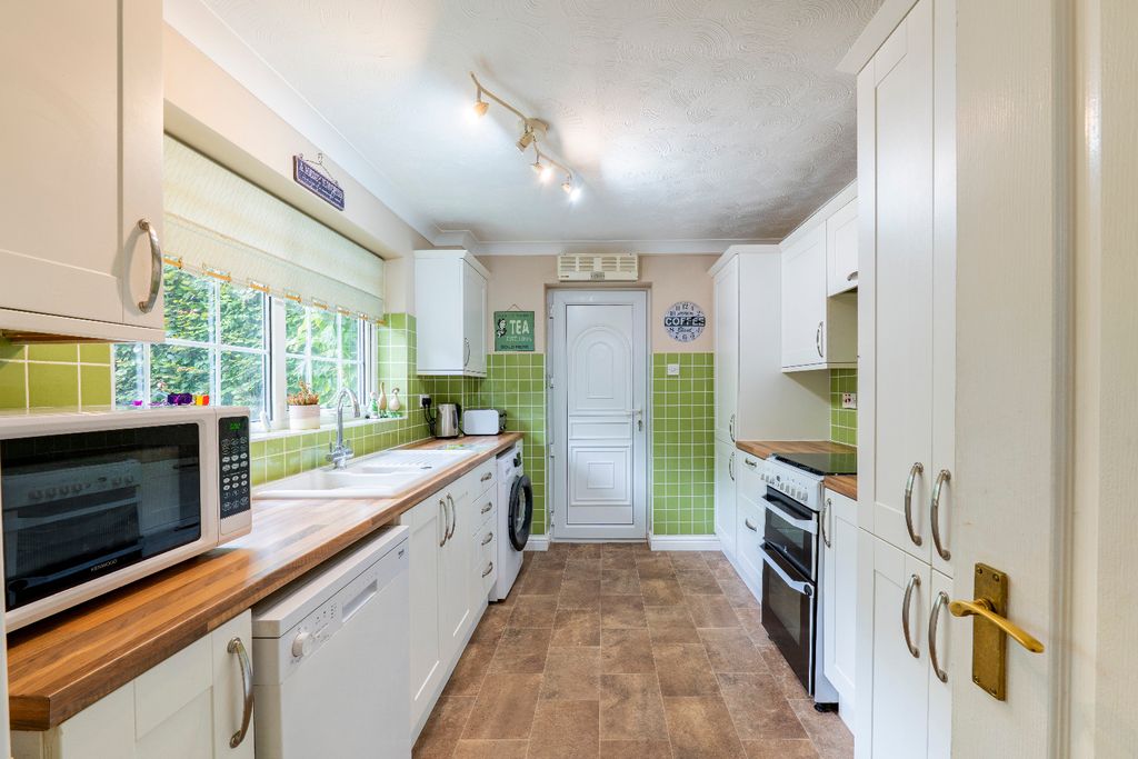 Property photo 2 of 20 4377933