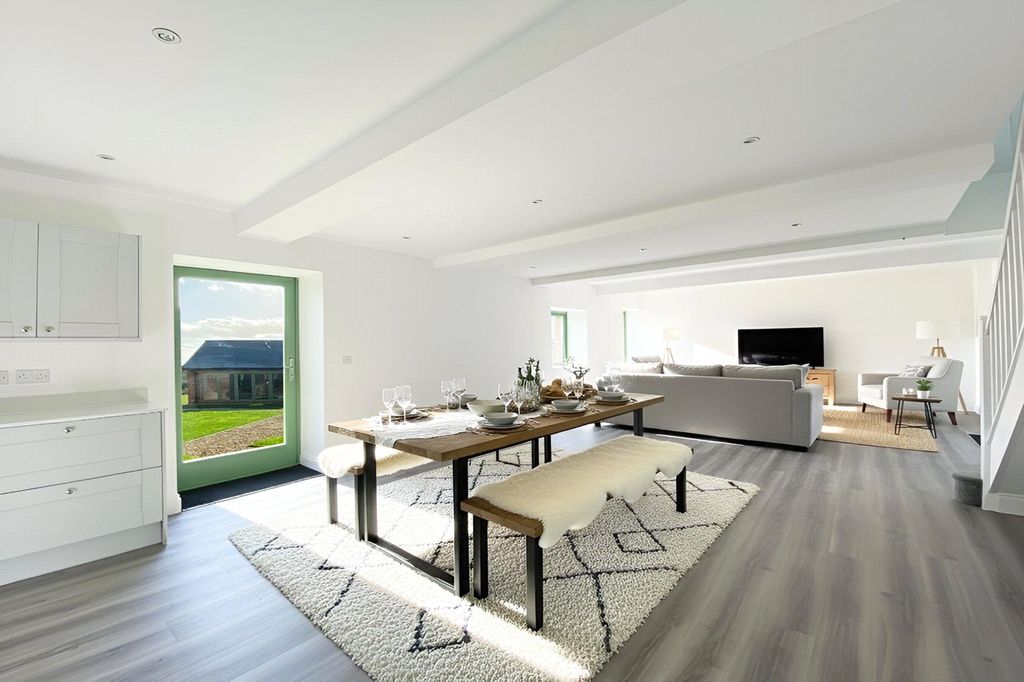 Property photo 3 of 10 Dining/ Living Area