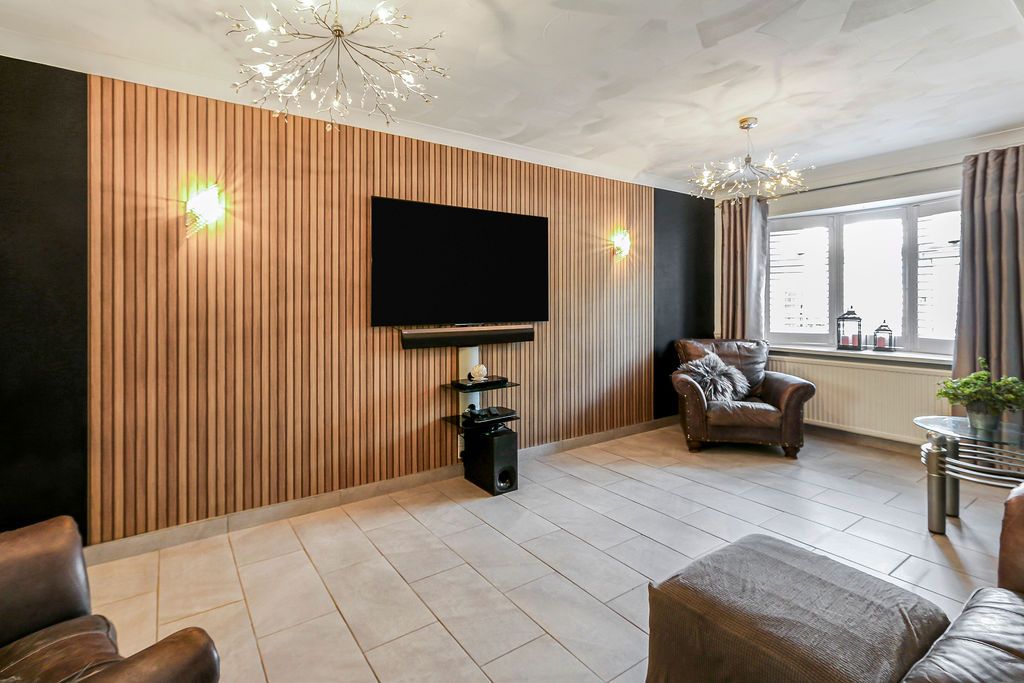 Property photo 3 of 17 File0112