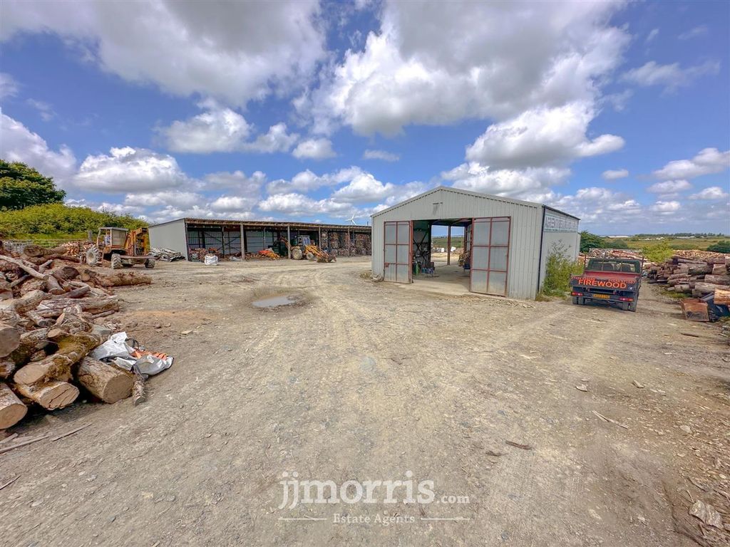 Property photo 2 of 15 Main Building