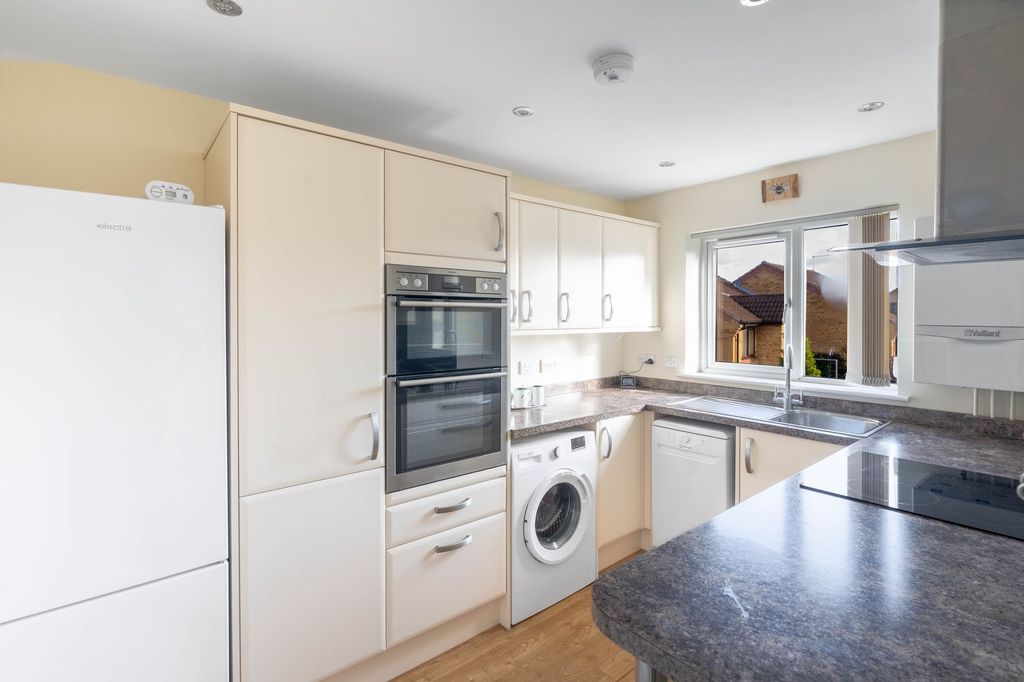 Property photo 3 of 12