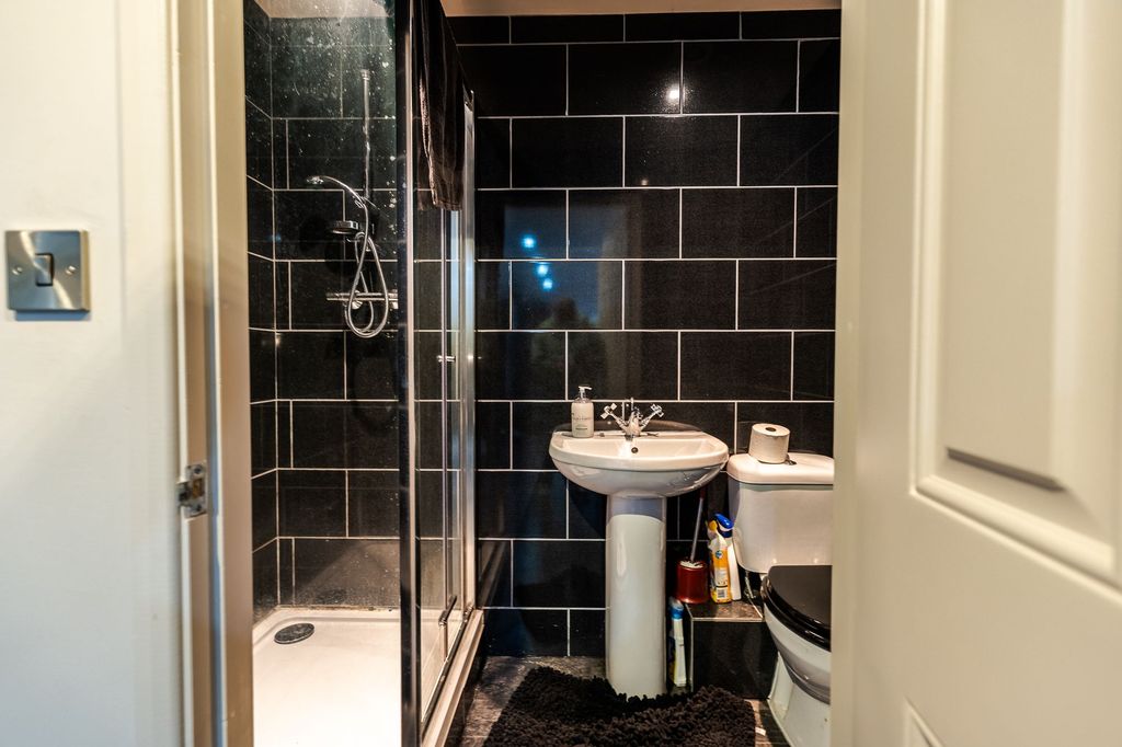 Property photo 3 of 27