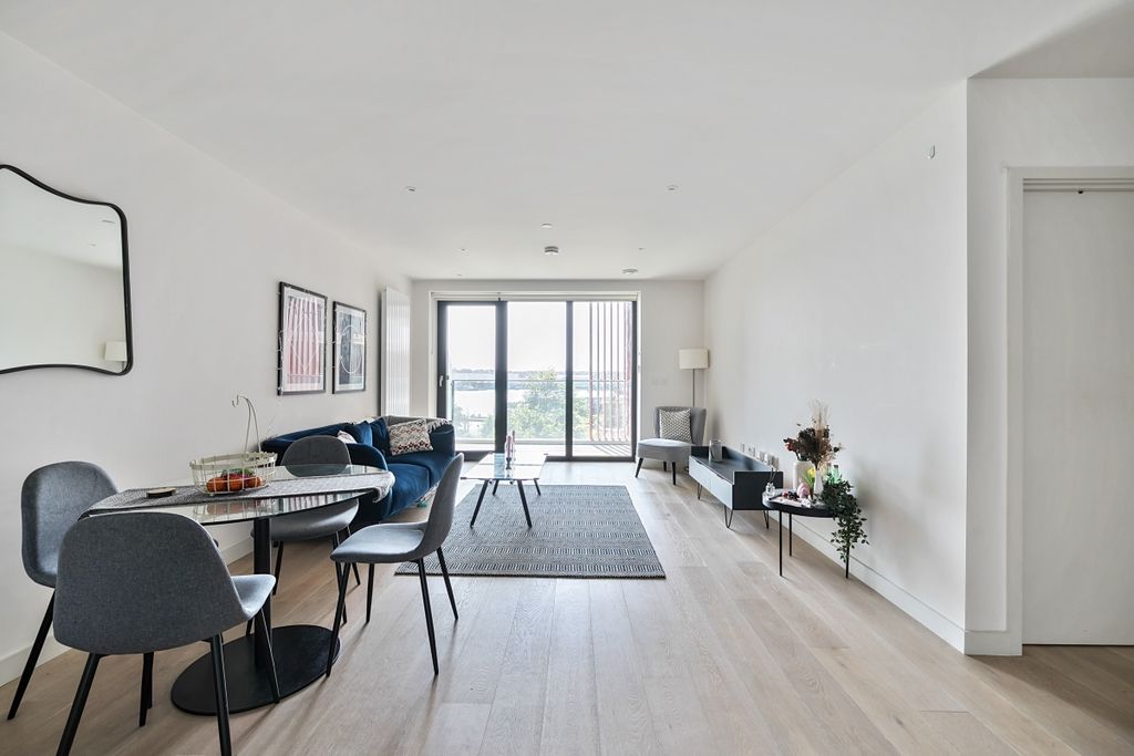 Property photo 3 of 20 1333372-2-689350d...