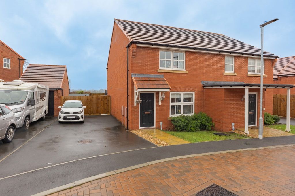 Property photo 1 of 19 Ewemove Taunton - Boles Road