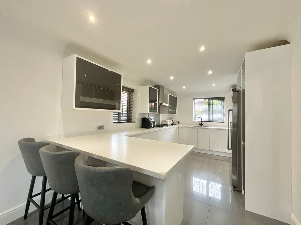 Property photo 2 of 31