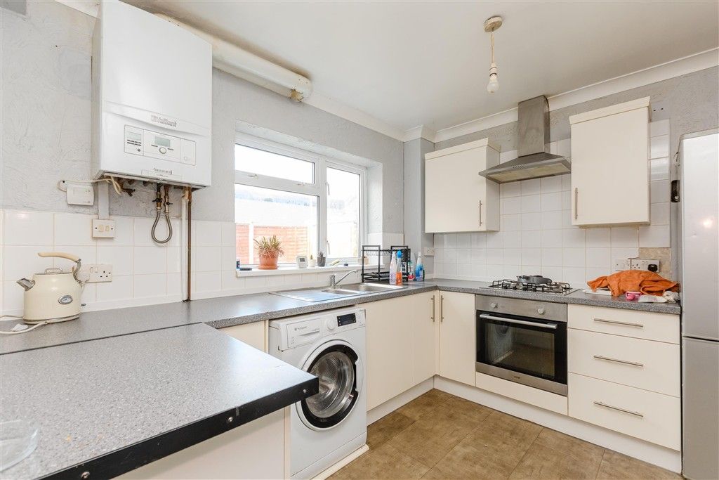 Property photo 3 of 9 Kitchen