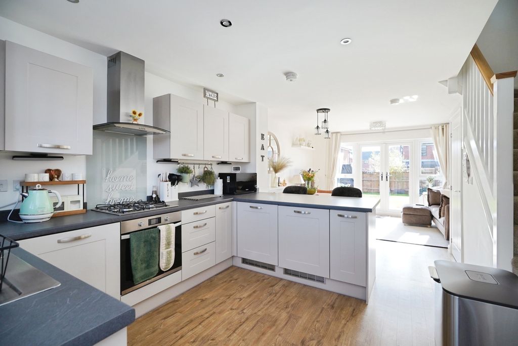 Property photo 2 of 17 Lounge/Kitchen