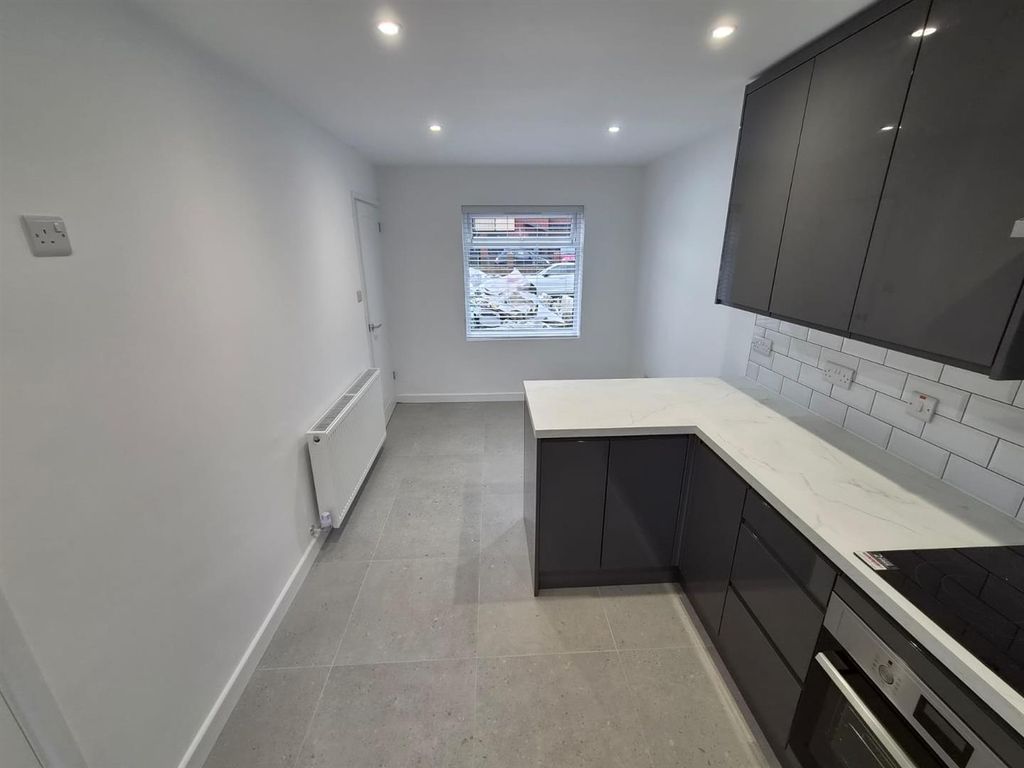Property photo 3 of 27 0E72c6d7-28c6-45Fb-80ee-1d2Fad47F462.Jpg