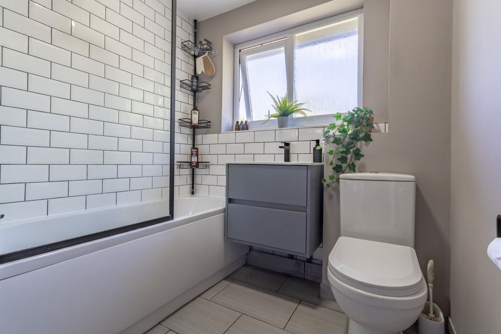 Property photo 2 of 37