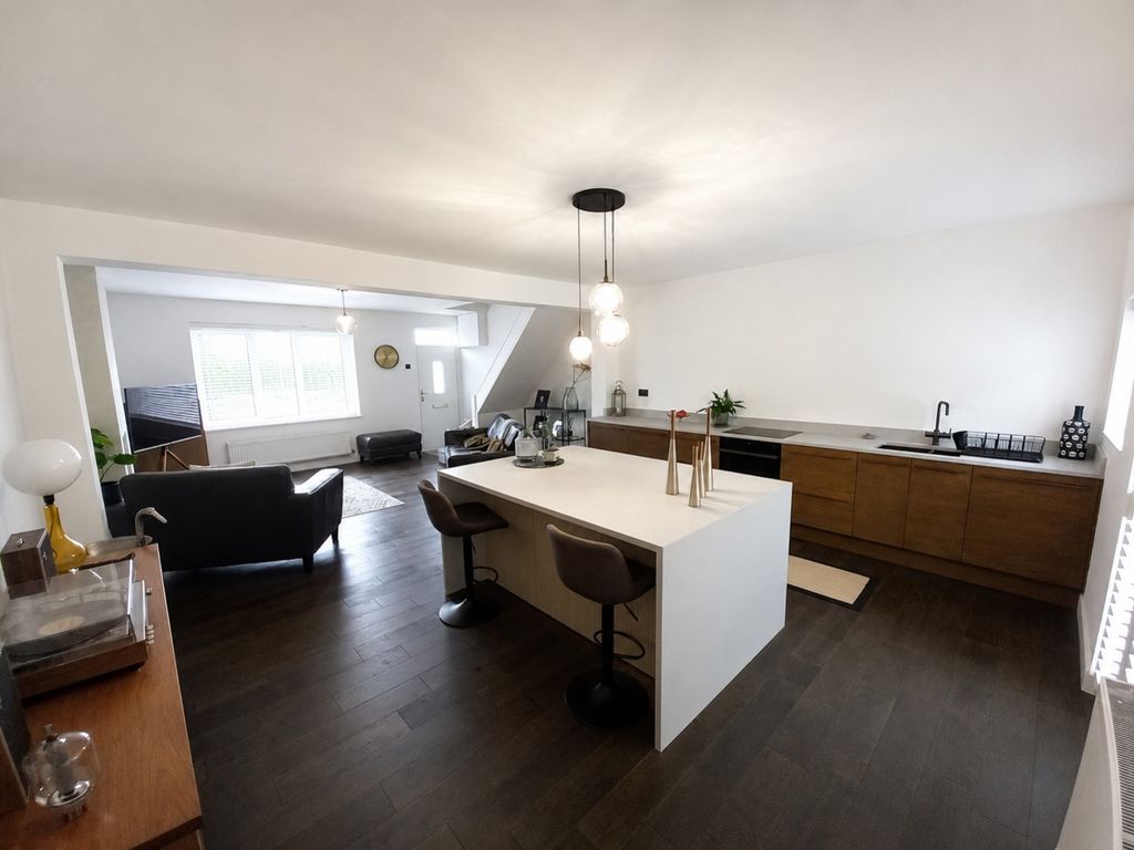 Property photo 3 of 19 Kitchen