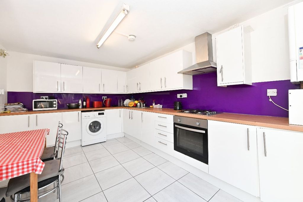 Property photo 3 of 27