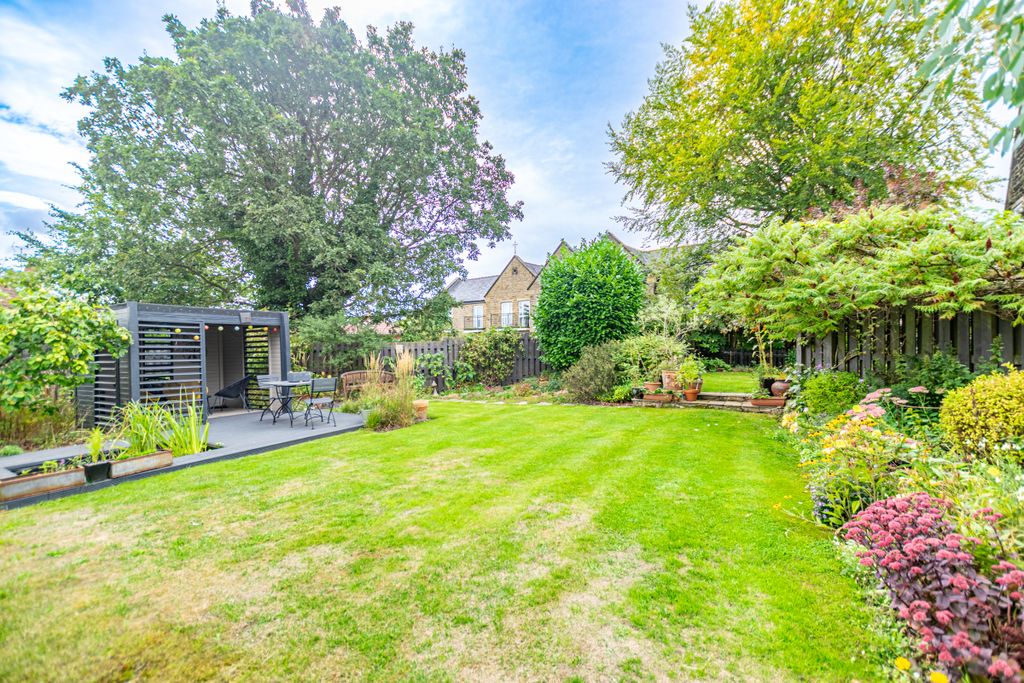 Property photo 2 of 45 Outside8