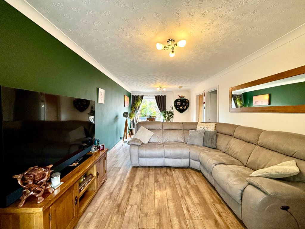 Property photo 2 of 21