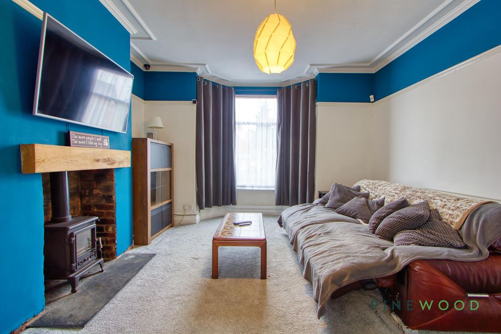 Property photo 2 of 22 Lounge
