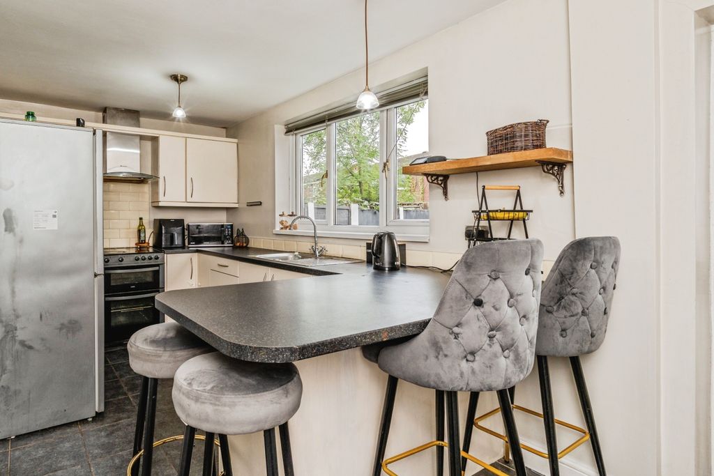 Property photo 3 of 16 Kitchen