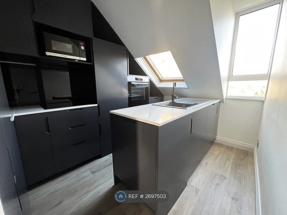 Property photo 3 of 7 Kitchen