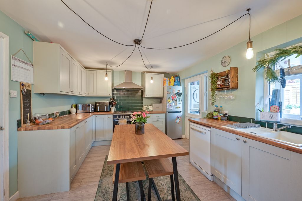 Property photo 3 of 12 Kitchen