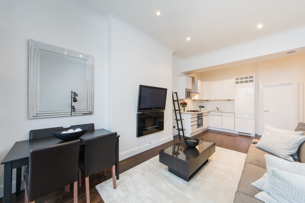 Property photo 3 of 9 Reception