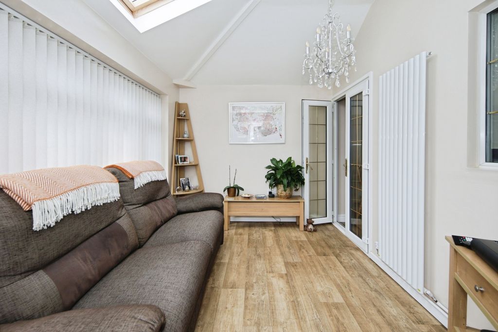 Property photo 2 of 16 Photo