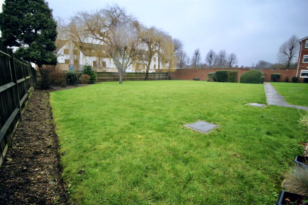 Property photo 2 of 10 Outside