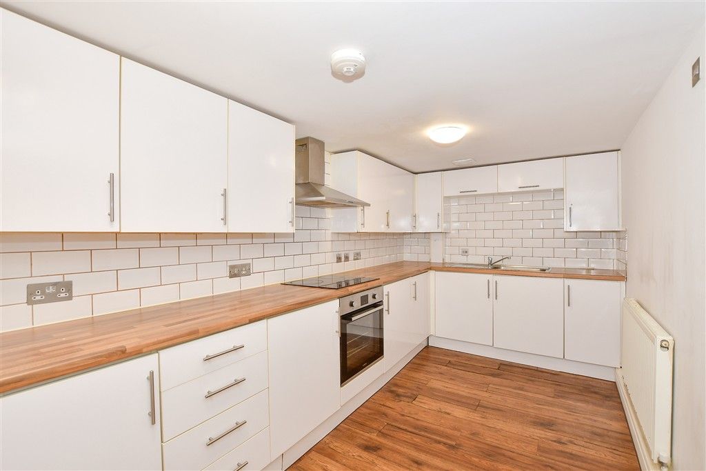 Property photo 2 of 9 Kitchen