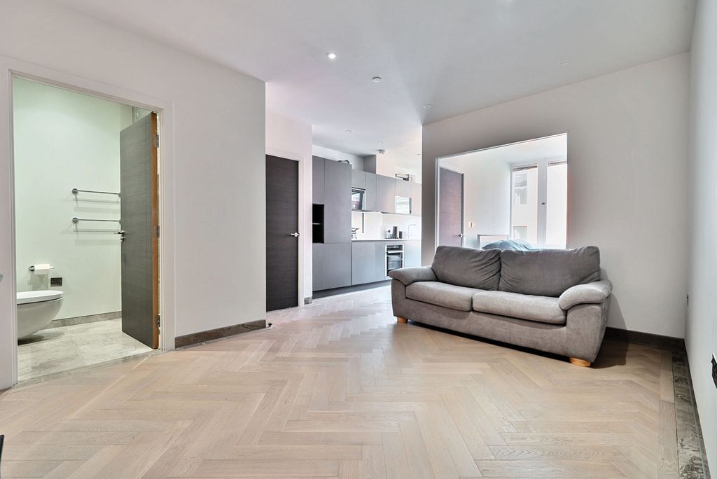 Property photo 2 of 17 1324114-8-686E39c...