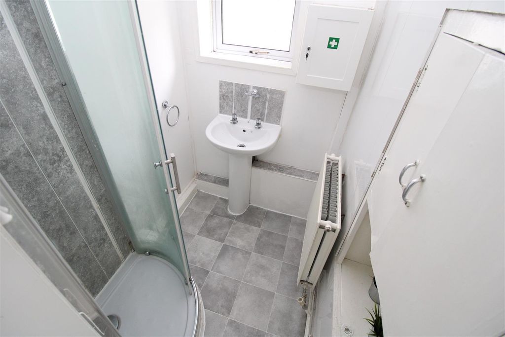 Property photo 3 of 4 Bathroom.Jpg