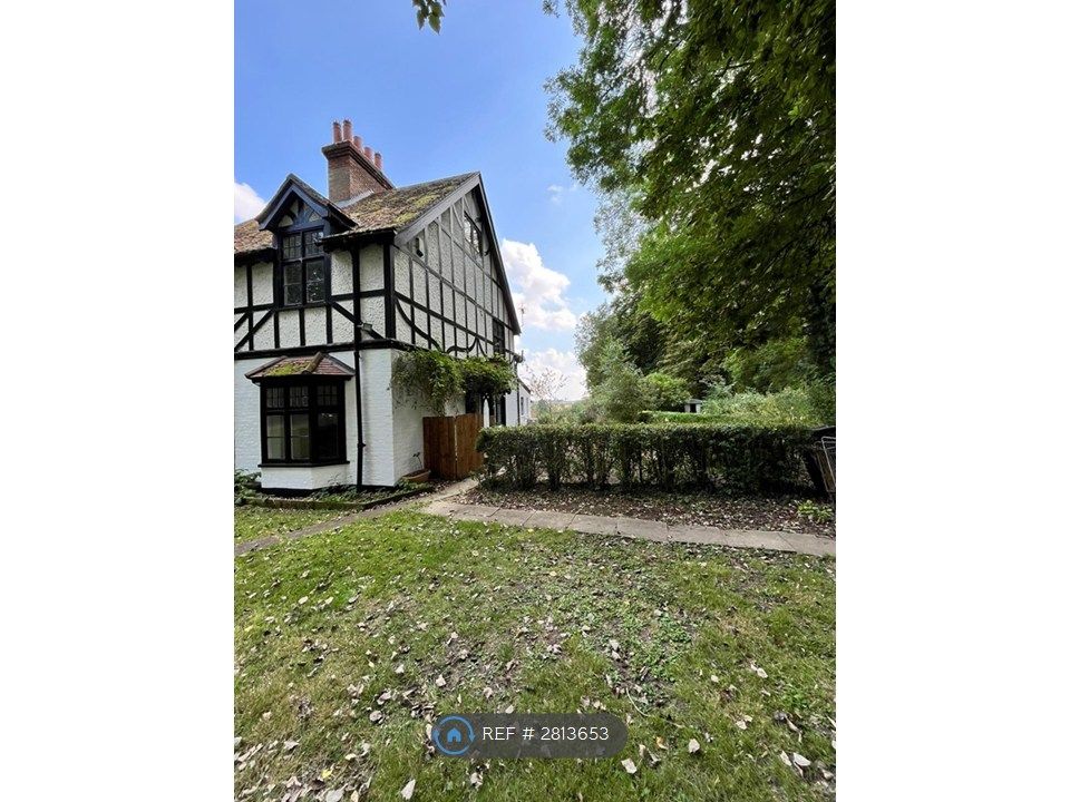Property photo 2 of 17 Semi-Detached House (Front View)