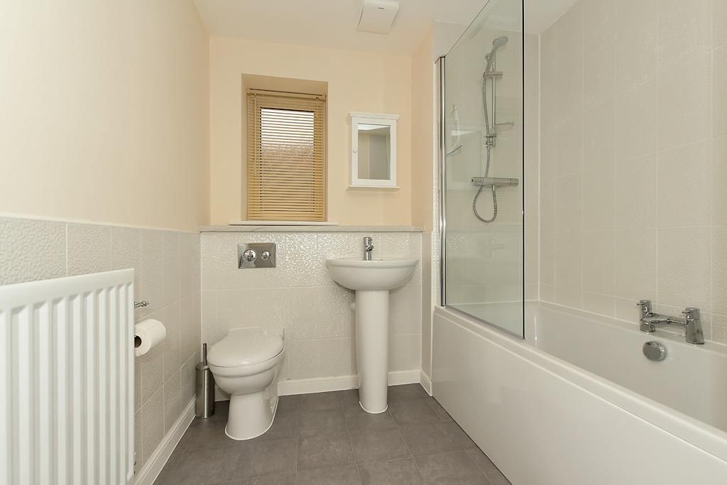 Property photo 3 of 11 Elm-Bath.Jpg