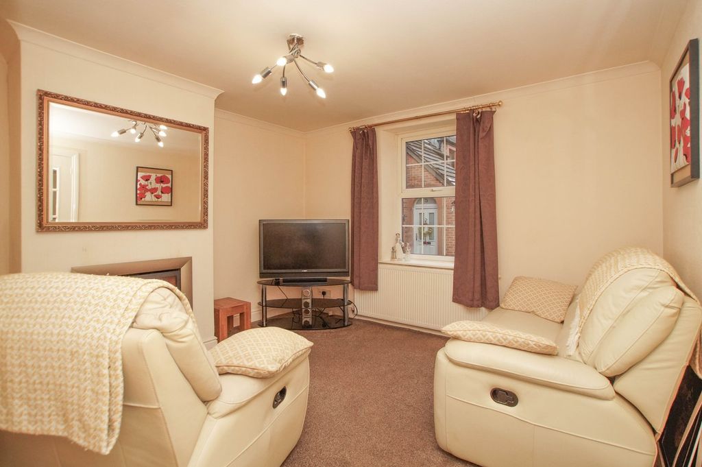 Property photo 3 of 16 Lounge