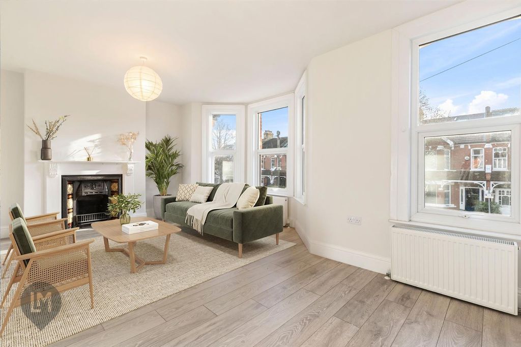 Property photo 3 of 9 Living/Dining/Kitchen