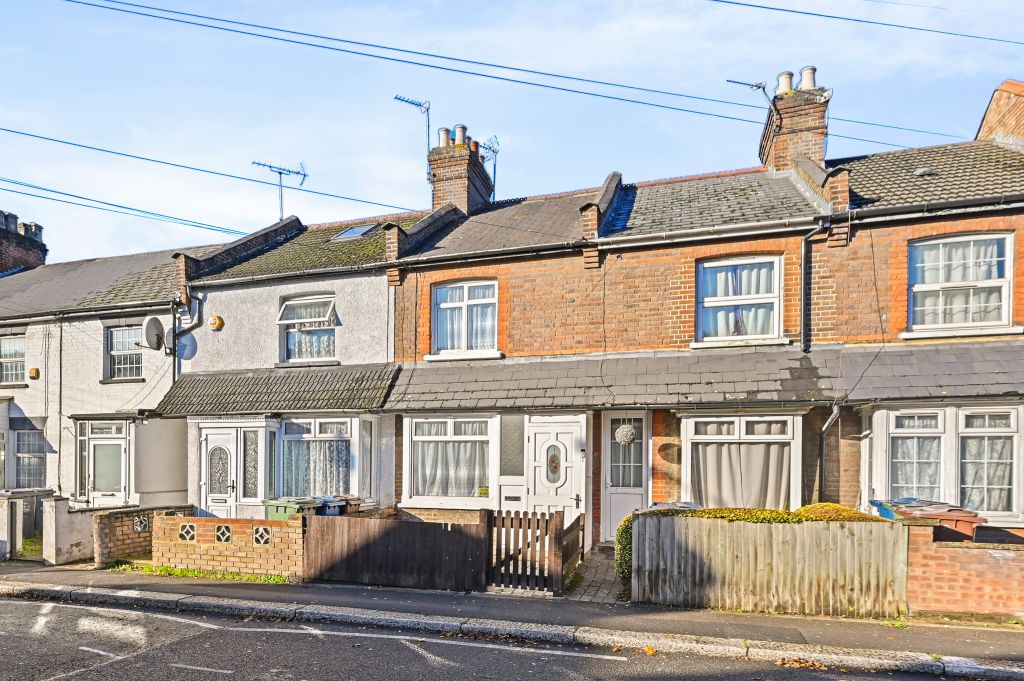 Property photo 1 of 14 Byron Road, Wealdstone, Harrow, Middlesex Ha3