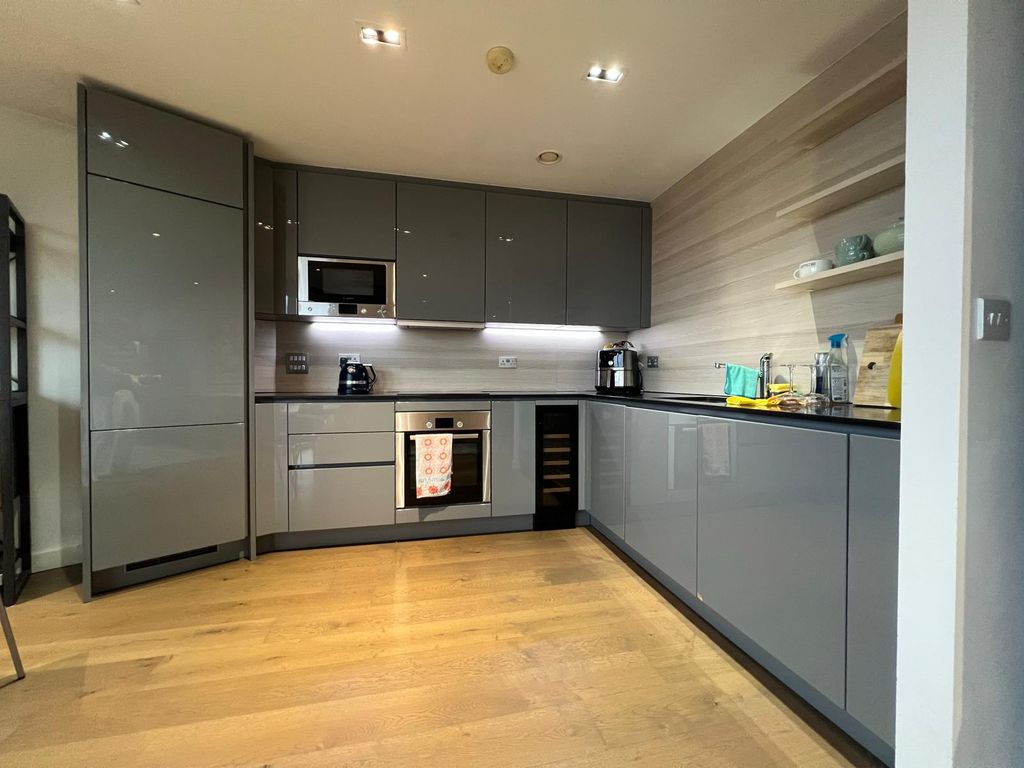 Property photo 3 of 9 Kitchen