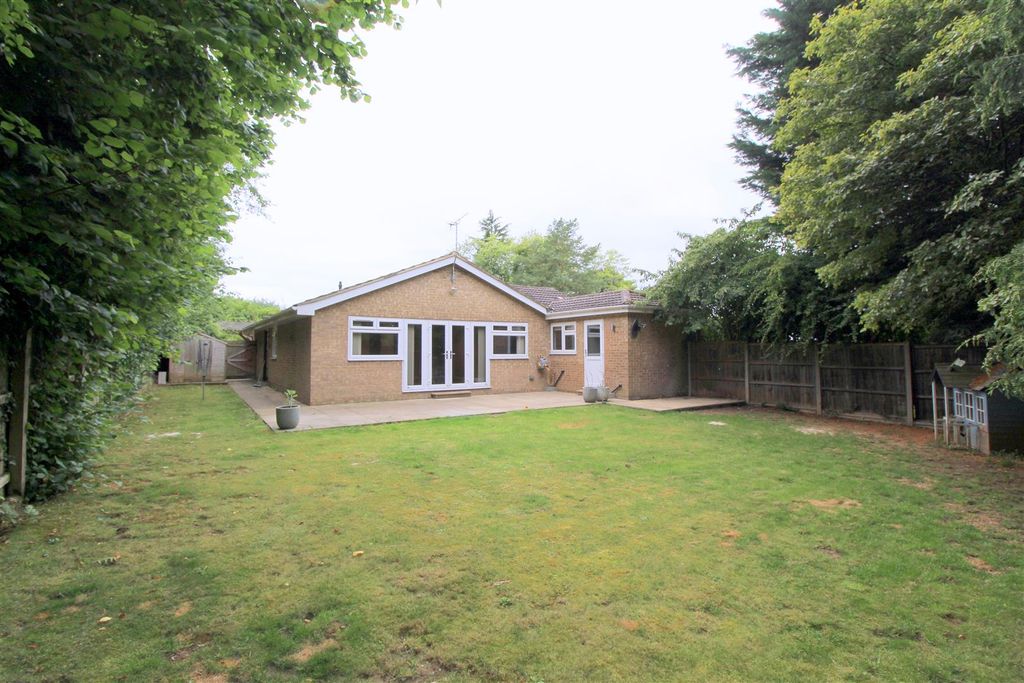 Property photo 3 of 15 Garden.Jpg
