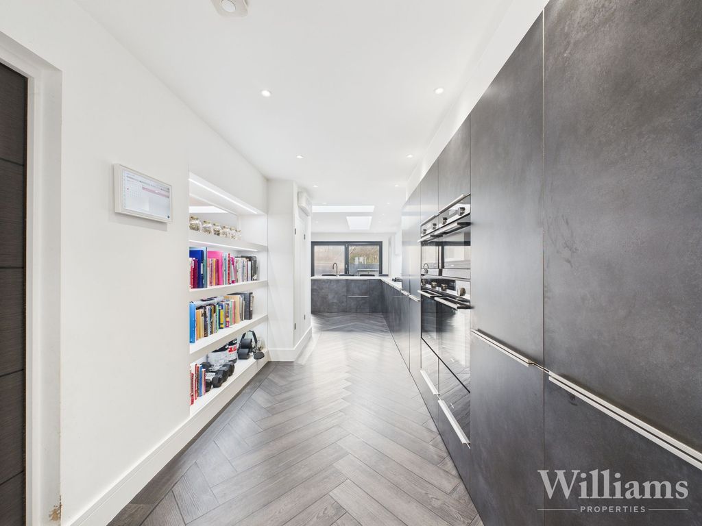 Property photo 3 of 22