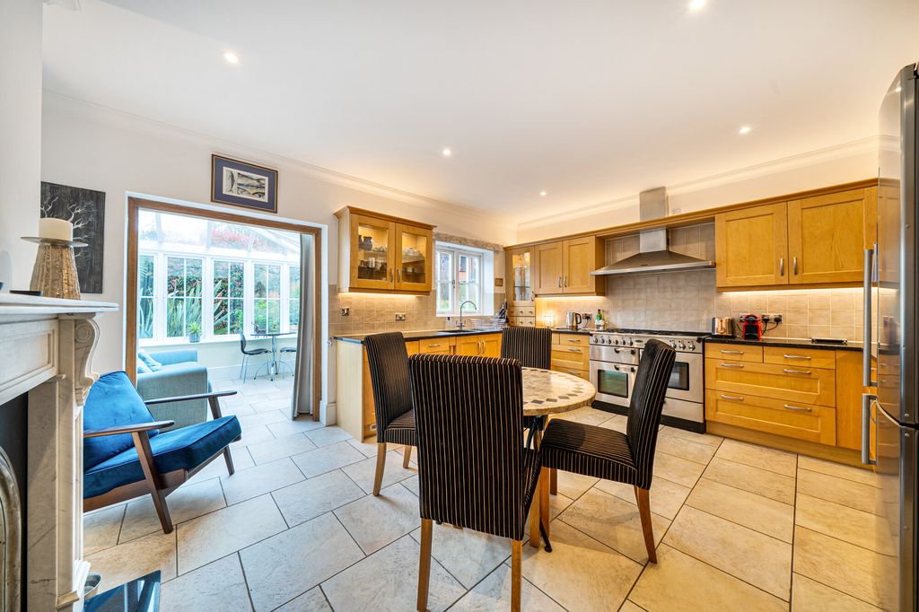 Property photo 3 of 16