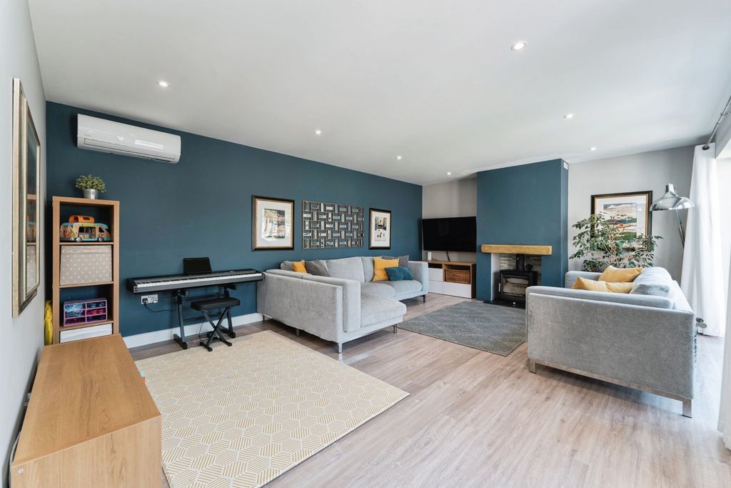 Property photo 3 of 18 Pbox-Img.Jpg