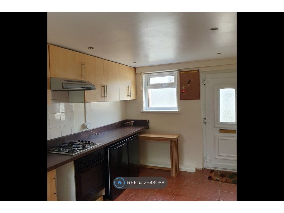 Property photo 3 of 21 Kitchen