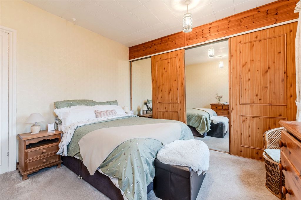 Property photo 2 of 19 Picture No. 12