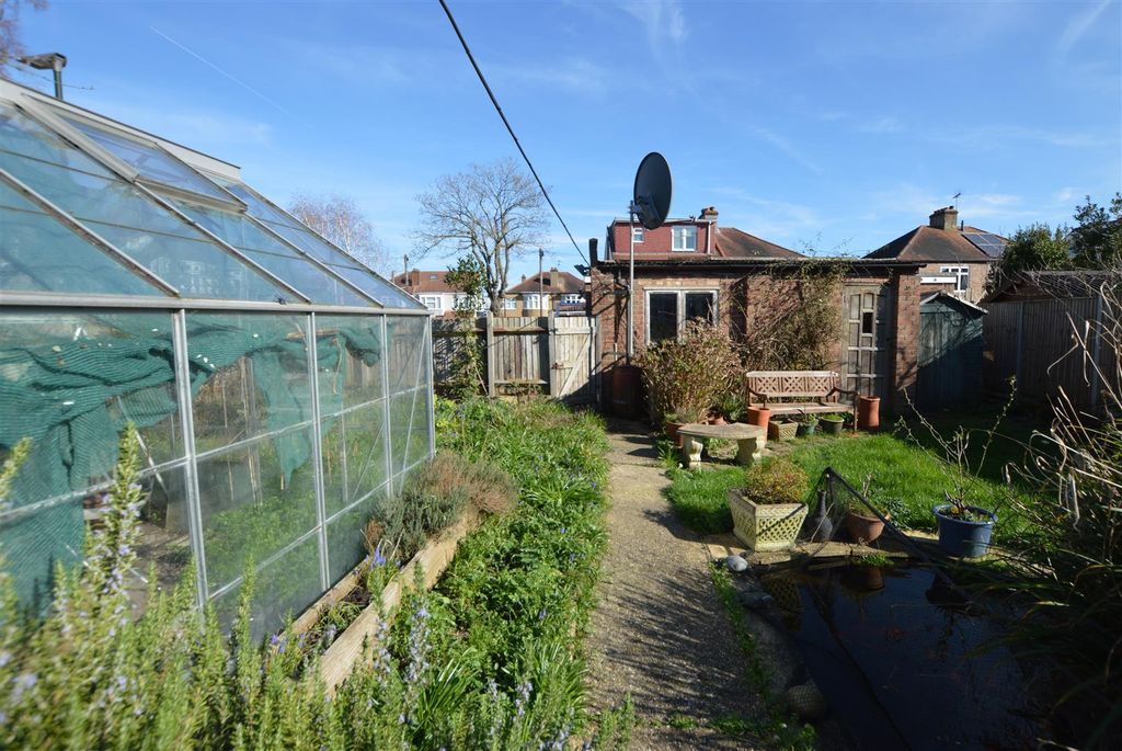 Property photo 3 of 12 1 Godfrey Avenue Garden 2.Jpg