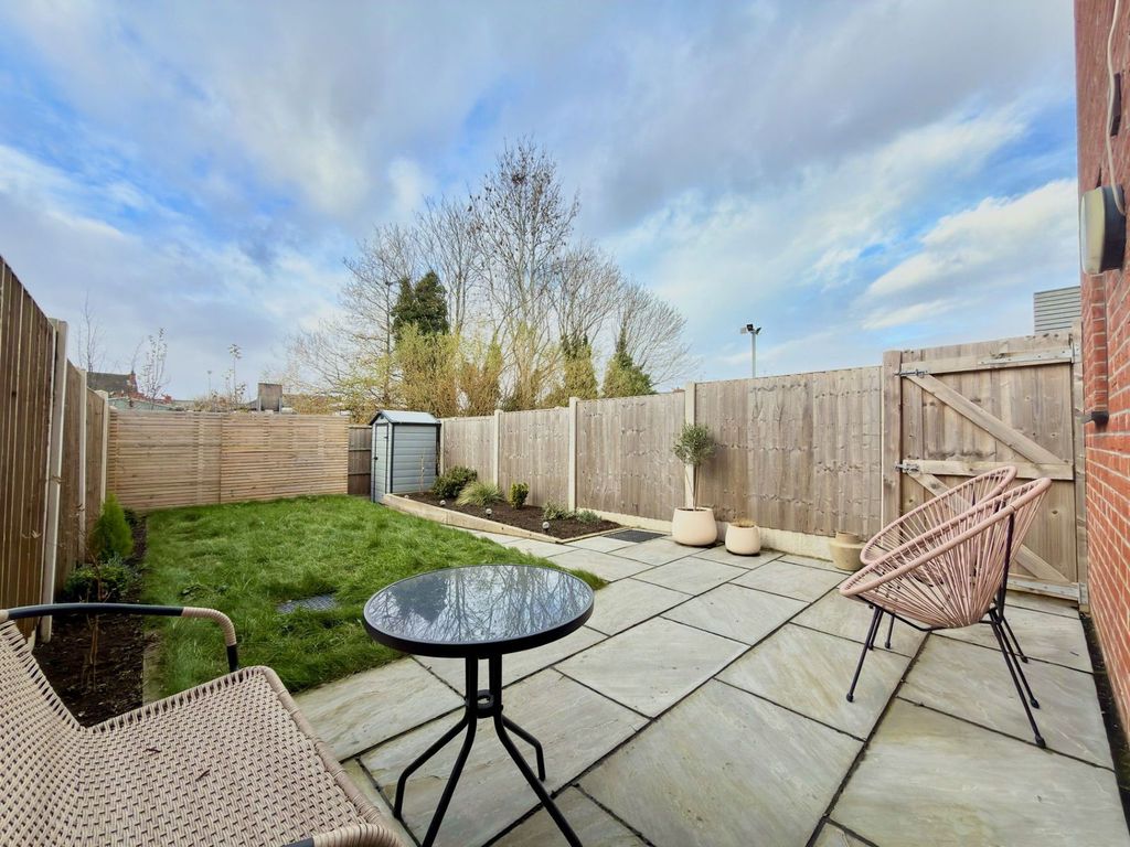 Property photo 2 of 28