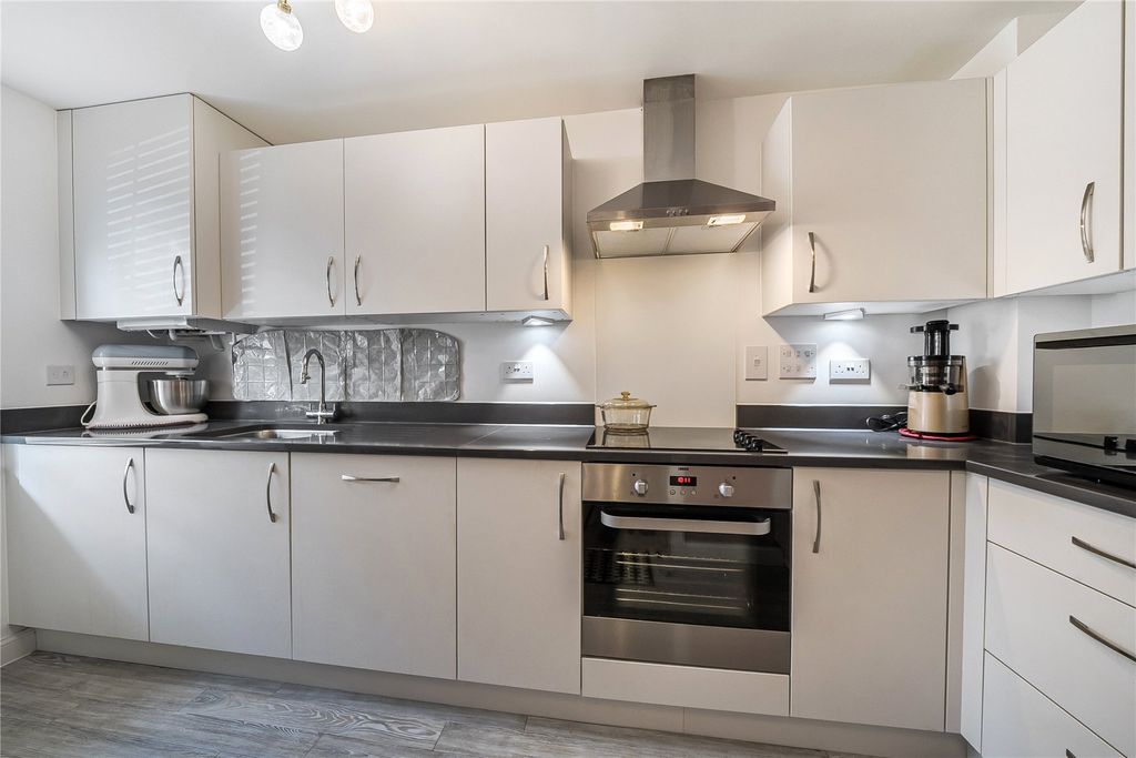 Property photo 2 of 22 Picture No. 30